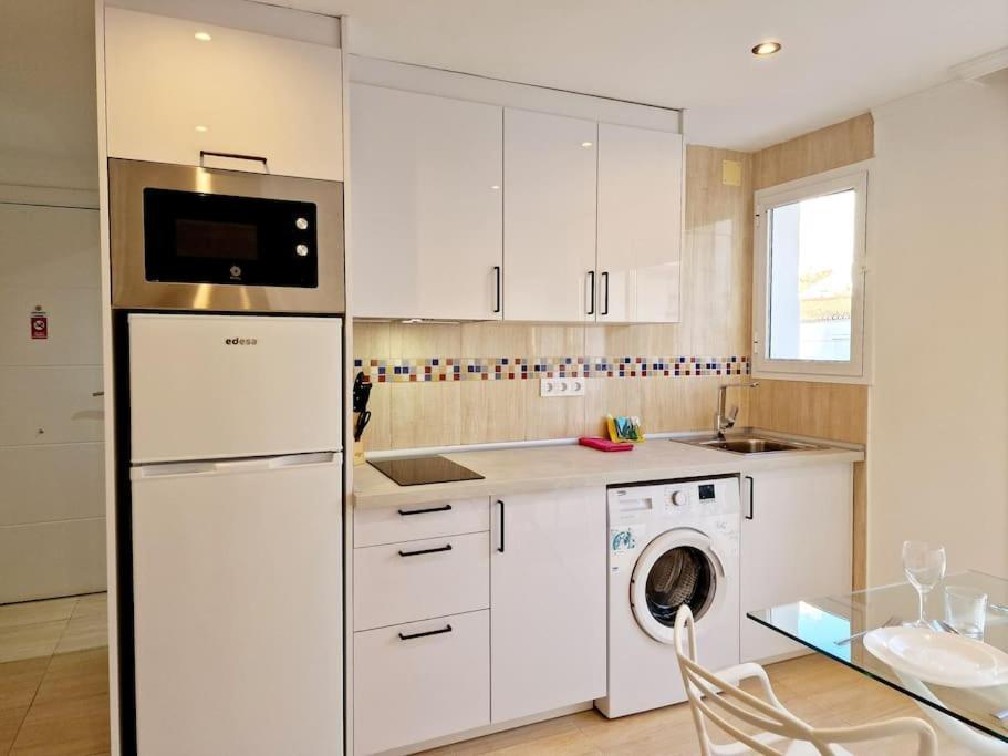 Stella Maris Village-1Bed Фуeнхирола Екстериор снимка